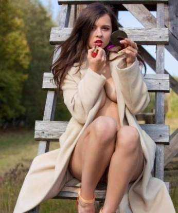 💋 Я гарантирую тебе яркие эмоции и полное расслабление. 💫 Со мной ты сможешь раскрыть все свои фантазии и сделать их реальностью. 🌟 Я умею быть разной - нежной и ласковой, страстной и горячей. 💥 Мои отзывы говорят сами за себя - клиенты всегда остаются довольными и хотят вернуться ко мне снова. 💯 На моих фото я абсолютно реальная и живу в красивой Москве. 🌃 Если ты ищешь запоминающуюся встречу, то я идеальный выбор! ✨ Варвара